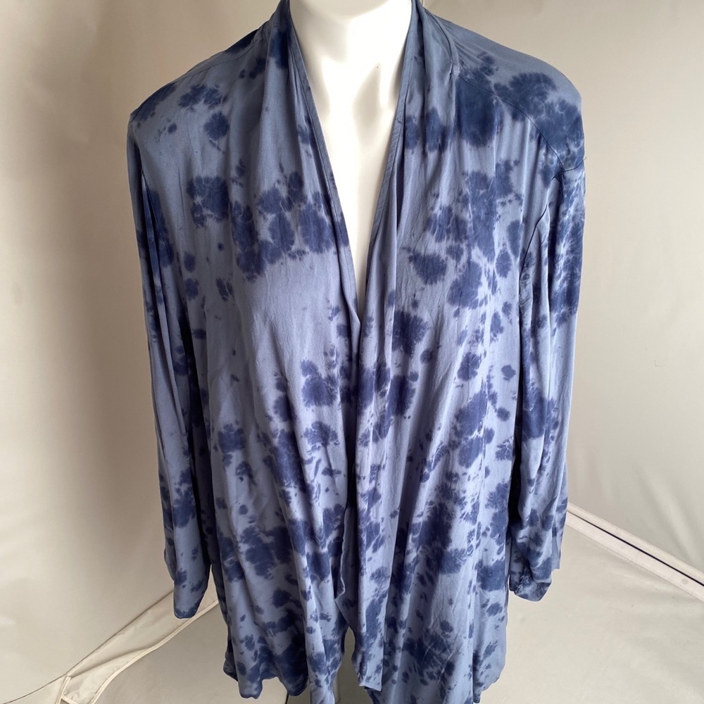 Catherine’s blue tie dye pocket open cardigan top